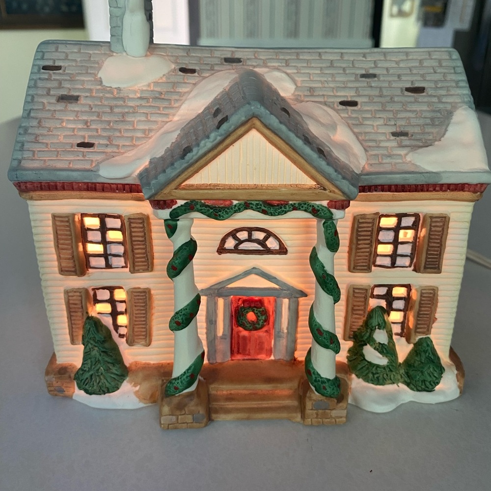Gorgeous Vintage Porcelain Lighted Christmas Village Home